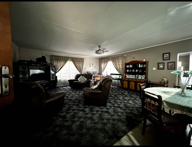 8 BEDROOM HOUSE FOR SALE IN DALVIEW